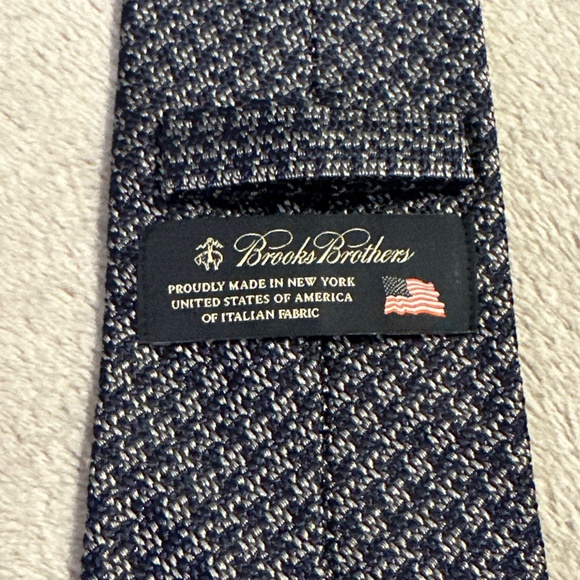 Brooks Brothers Made in USA Tie Navy Blue Gray Weave 100% Italian Silk - Picture 2 of 6